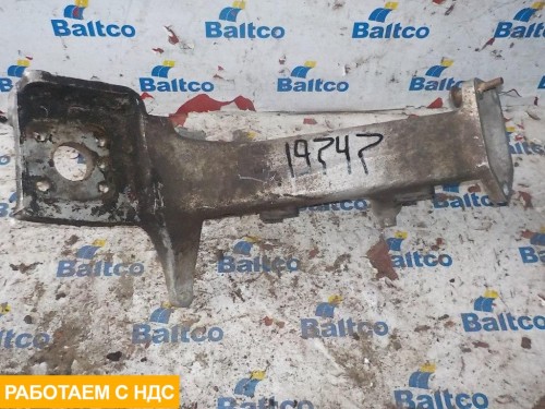 Кронштейн переднего бампера левый